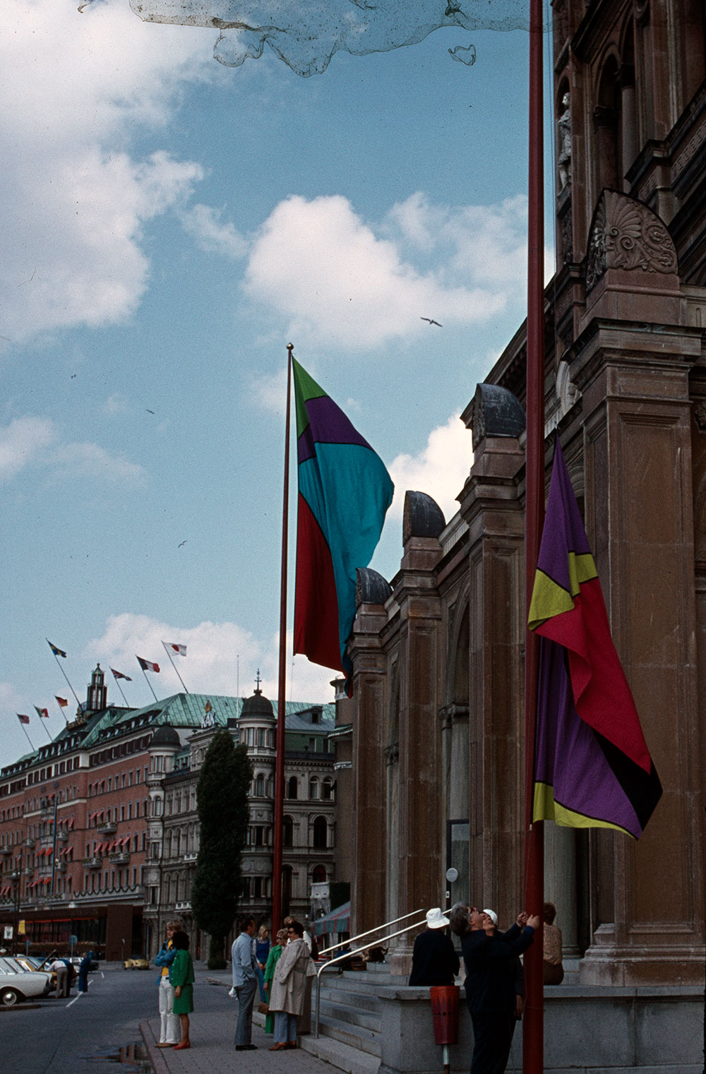 Bærtlingflaggor framför Nationalmuseum i Stockholm